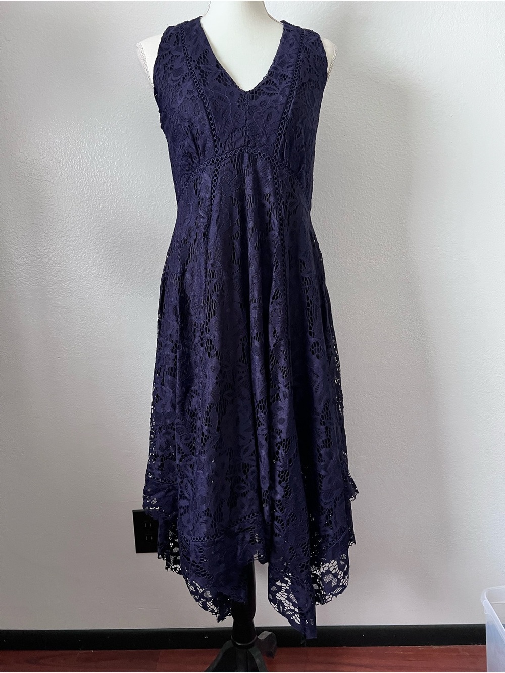 Taylor Navy Blue Sleeveless V Neck Asymmetrical Lace Midi Dress Size 6